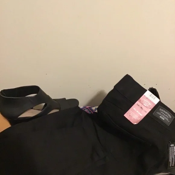 NWT, LEVI WOMEN JEANS, SIZE 14M, LEVI’S STRAUSS GOLD , tummy panel, soft - Picture 3 of 3